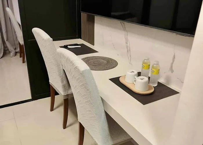 Apartment The Place To Be With Balcony And Kitchen Mandaluyong *