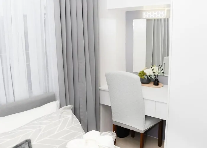 The Place To Be With Balcony And Kitchen Mandaluyong * Manila